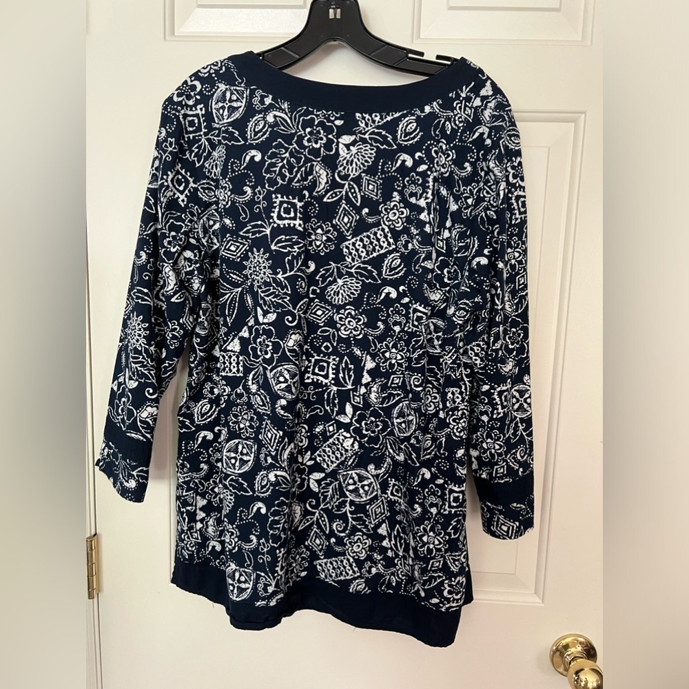 Erika V neck Top, L - Picture 6 of 7